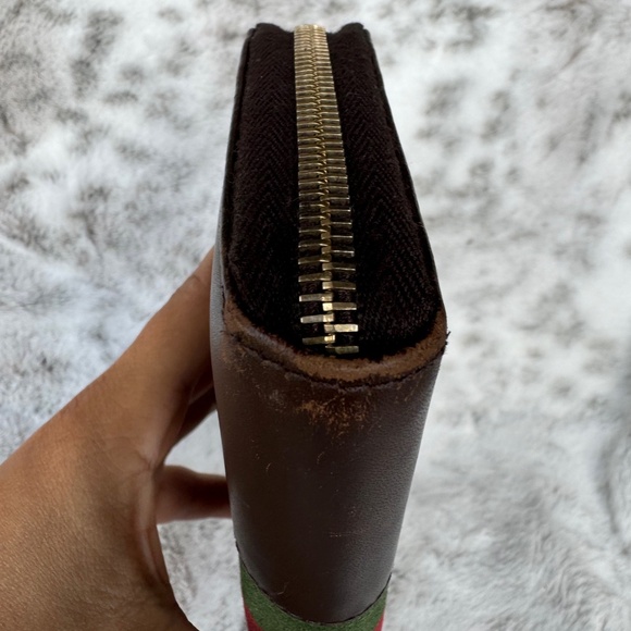 Authentic Gucci Brown Web Stripe Leather Zippy Wallet. P0076 - Picture 5 of 15